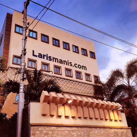 Hotel Syariah Larismanis Semarang Bagian luar foto