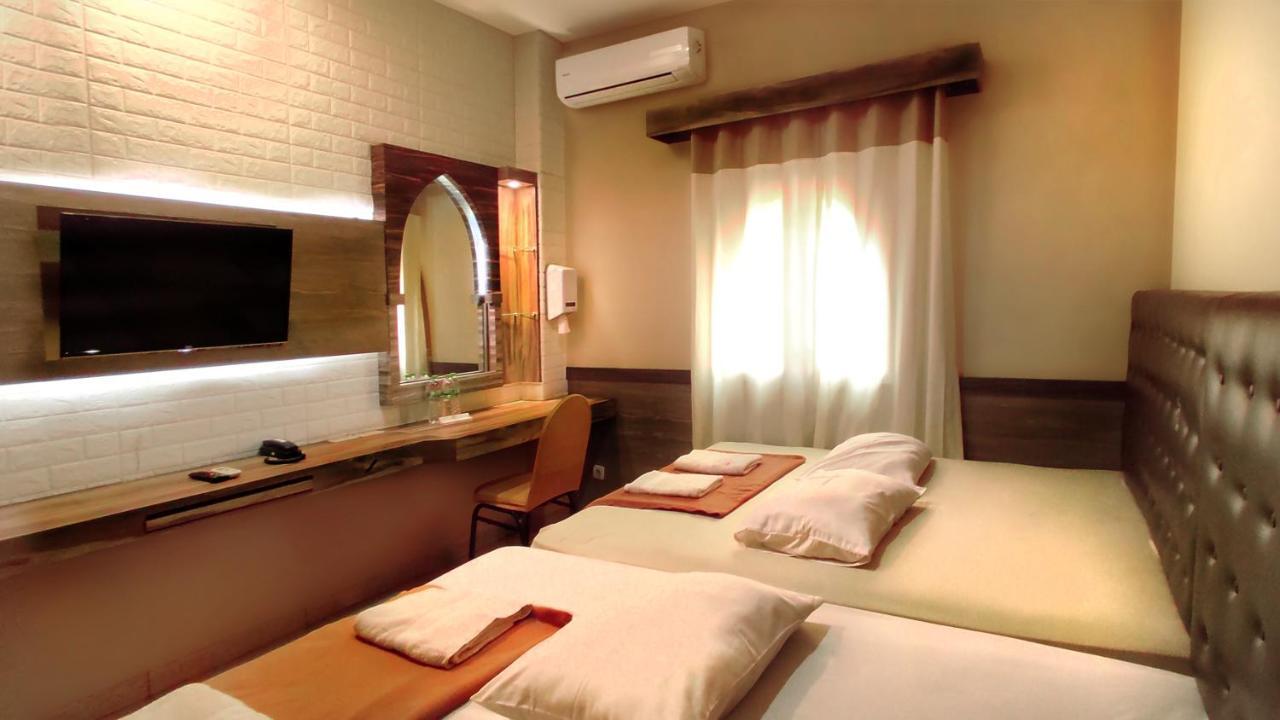 Hotel Syariah Larismanis Semarang Bagian luar foto