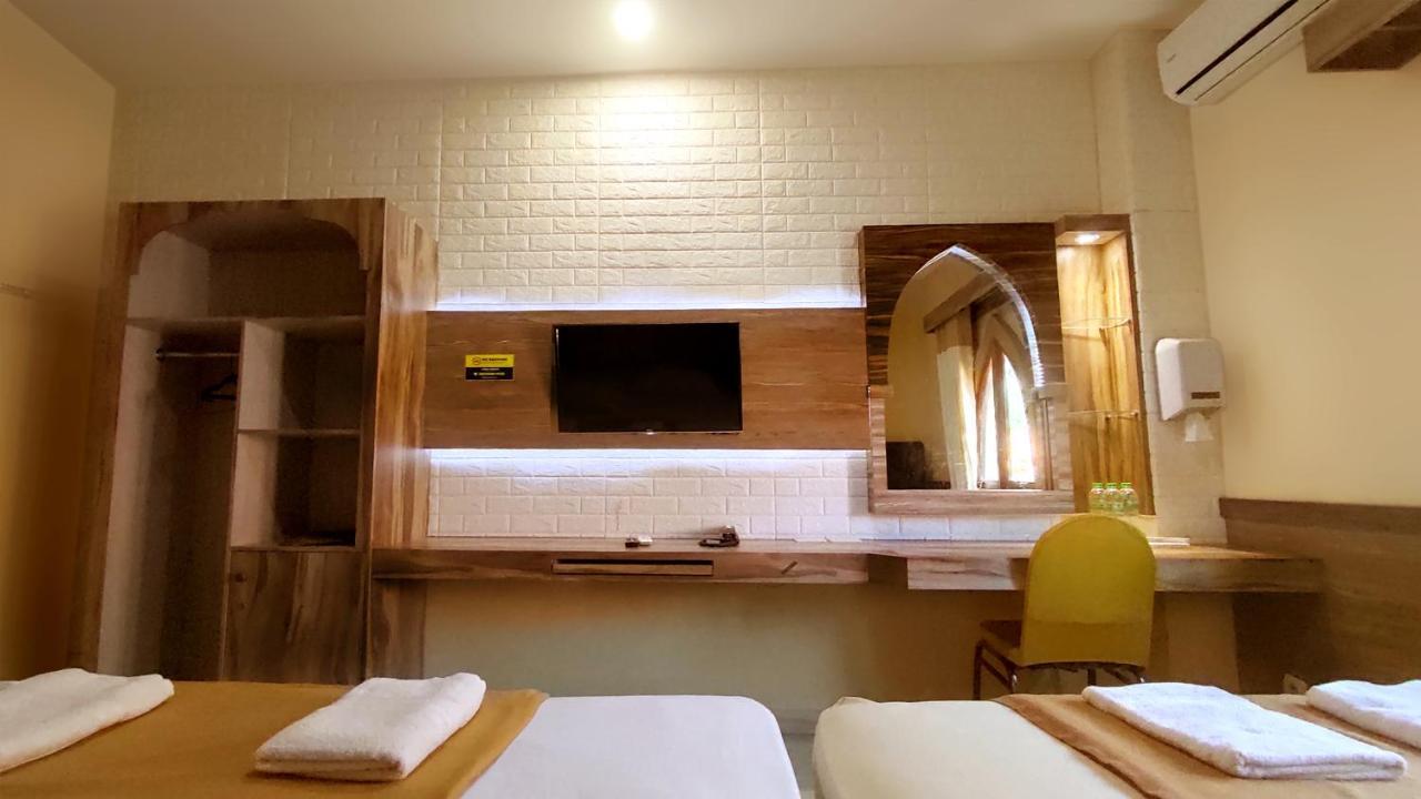 Hotel Syariah Larismanis Semarang Bagian luar foto