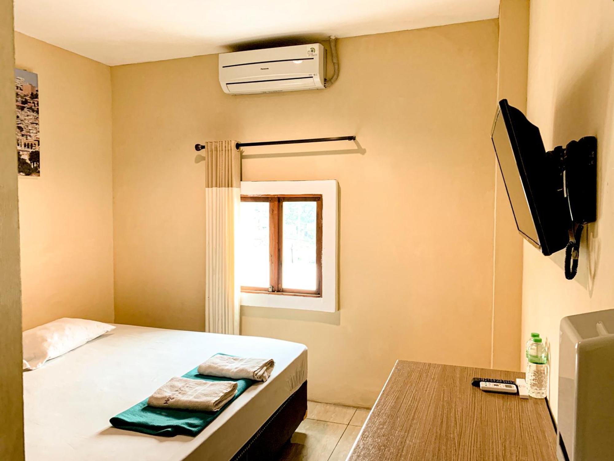 Hotel Syariah Larismanis Semarang Bagian luar foto