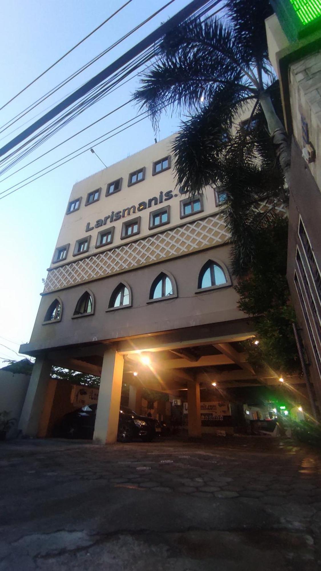 Hotel Syariah Larismanis Semarang Bagian luar foto
