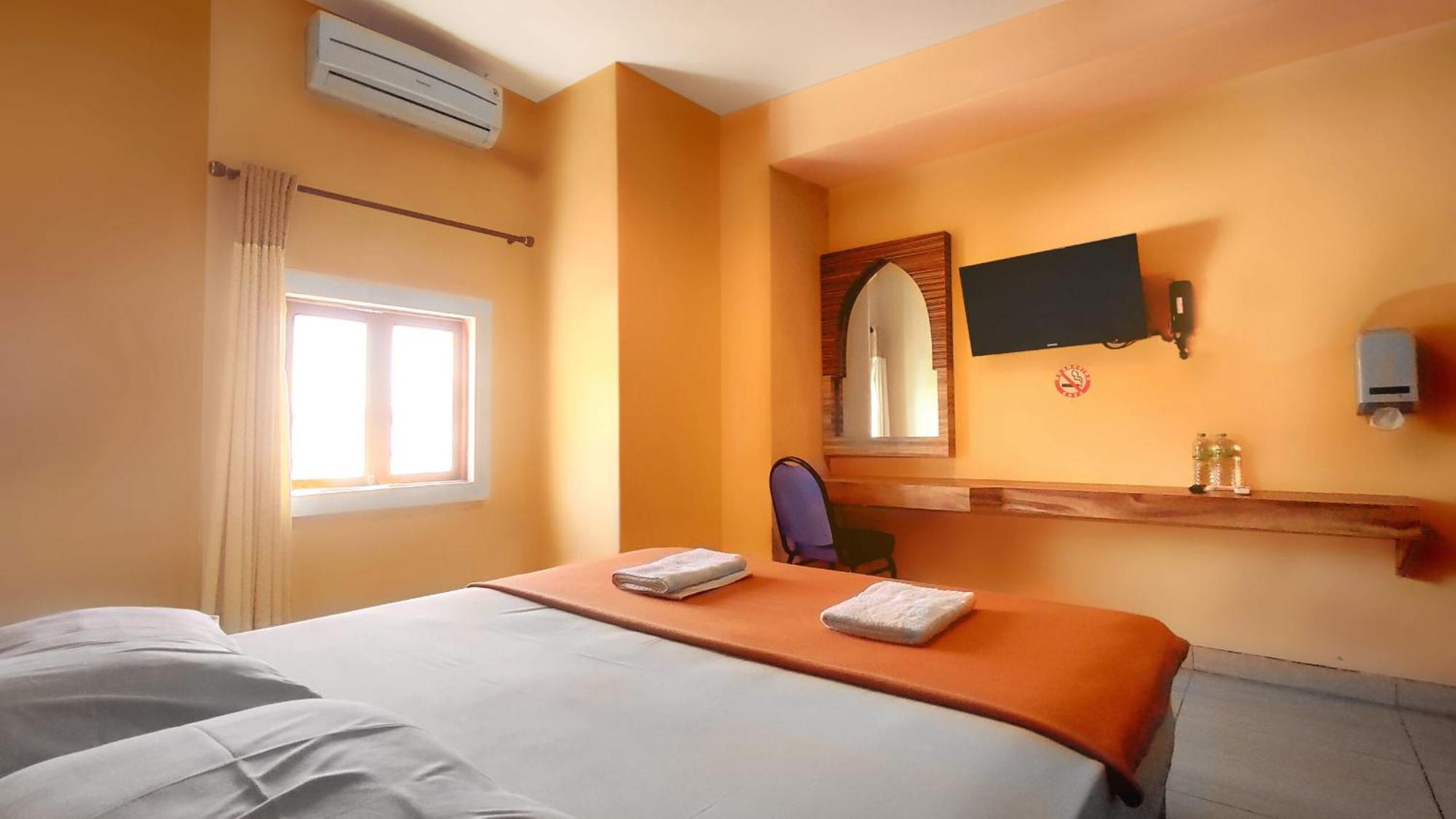 Hotel Syariah Larismanis Semarang Bagian luar foto