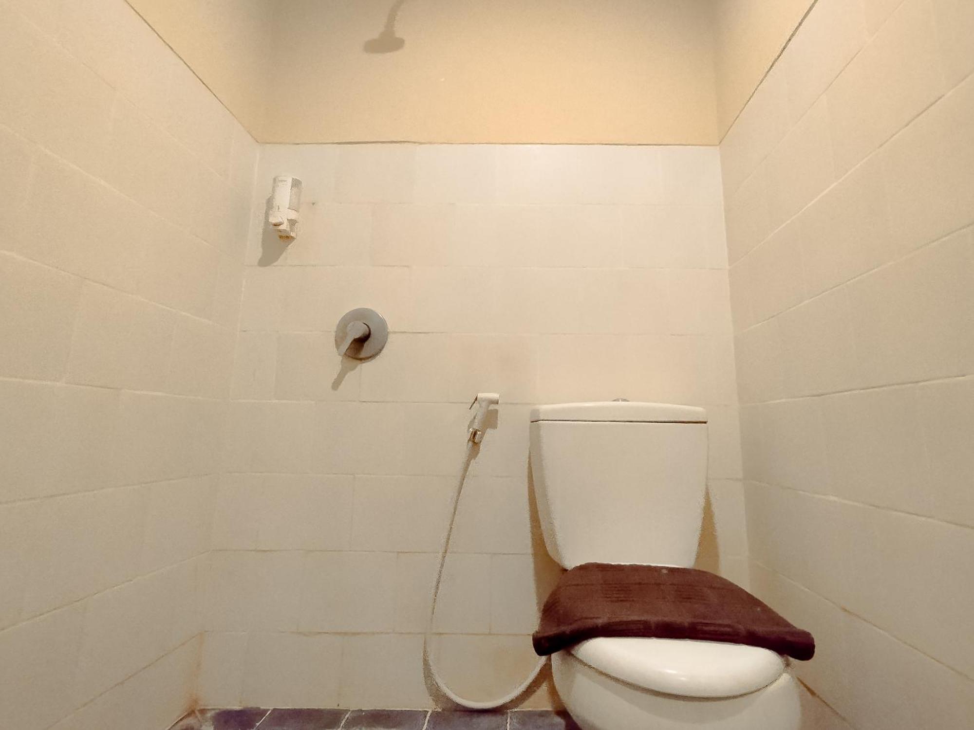 Hotel Syariah Larismanis Semarang Bagian luar foto